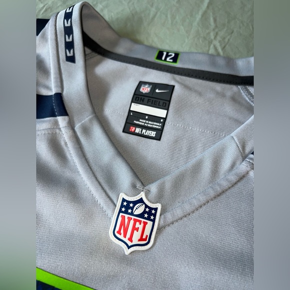 Woman’s NFL Nike fitted Seahawk Jersey number 3 Wilson collector jersey Large - Picture 7 of 12
